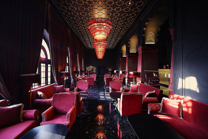 Lounge 48 of 56