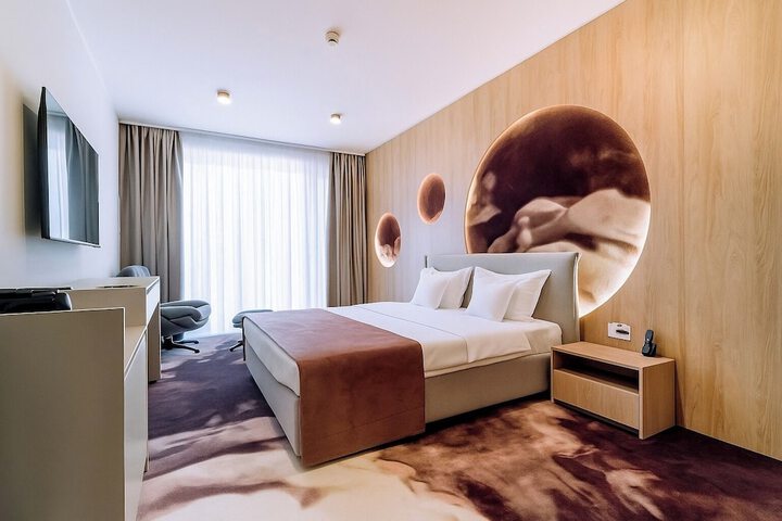 Room 28 of 76