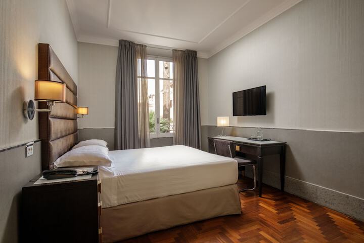 Room 30 of 95