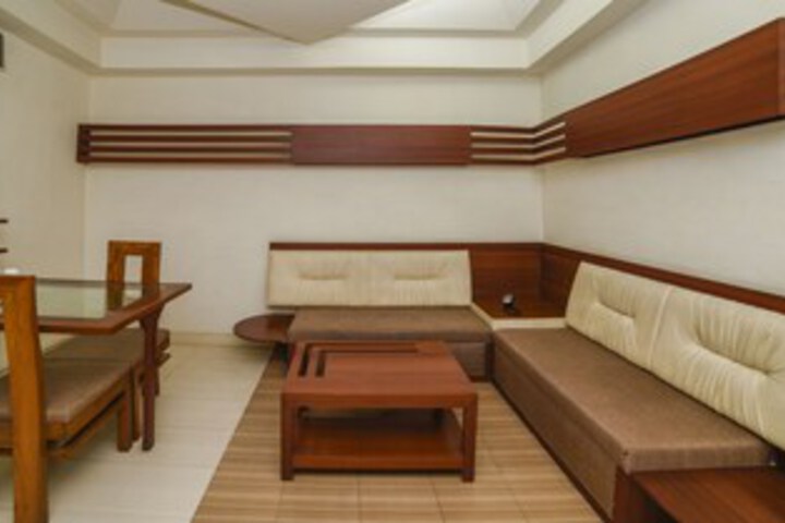 Room 32 of 38