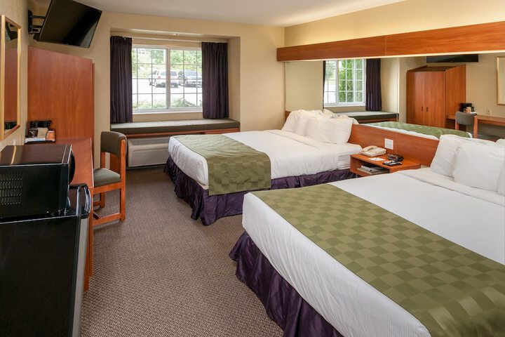 1 Queen Bed (21 of 25)