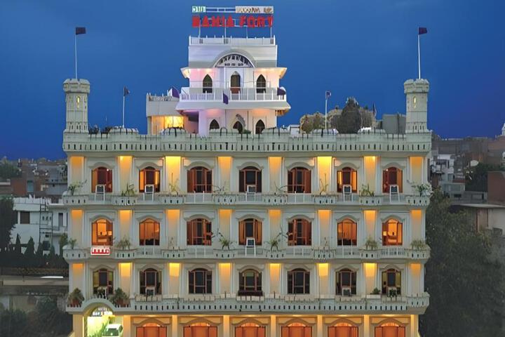 Exterior of Hotel Bahia Fort