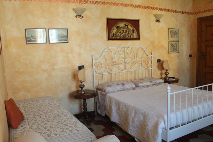Room 5 of 31