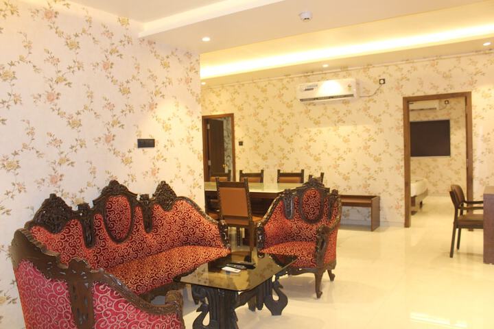 Room 10 of 28