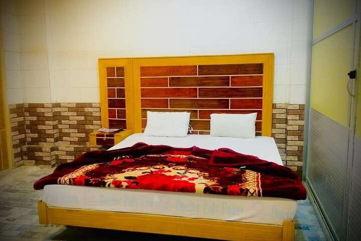 Room 5 of 17