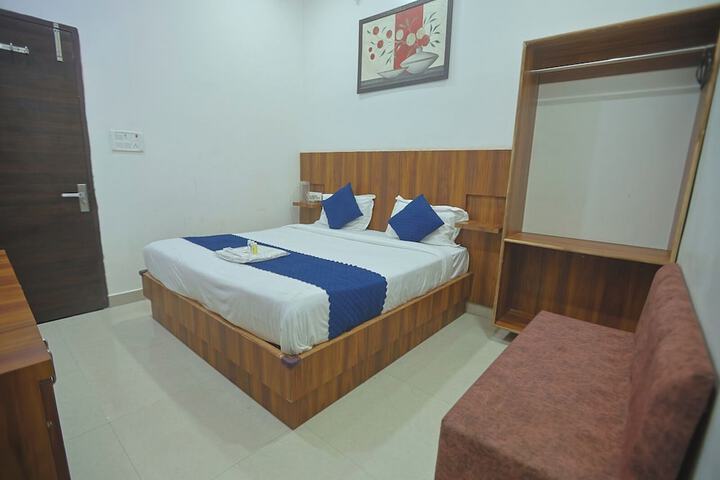 Room 10 of 27