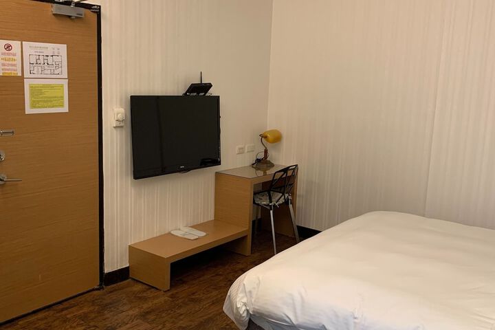 Room 17 of 40