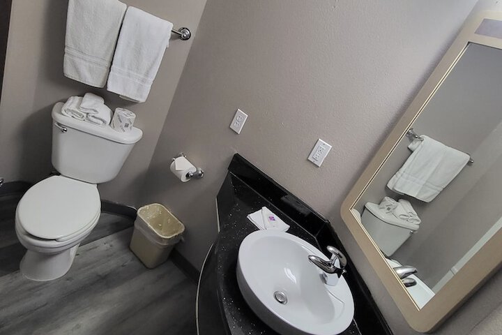 Room 25 of 40