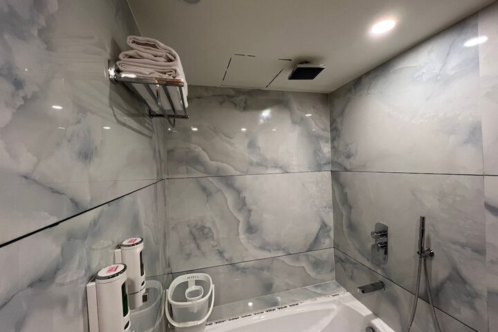 Room 13 of 20