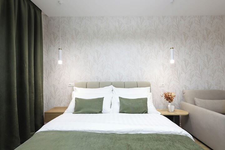 Room 33 of 169