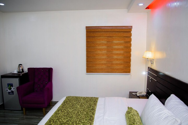 Room 10 of 23
