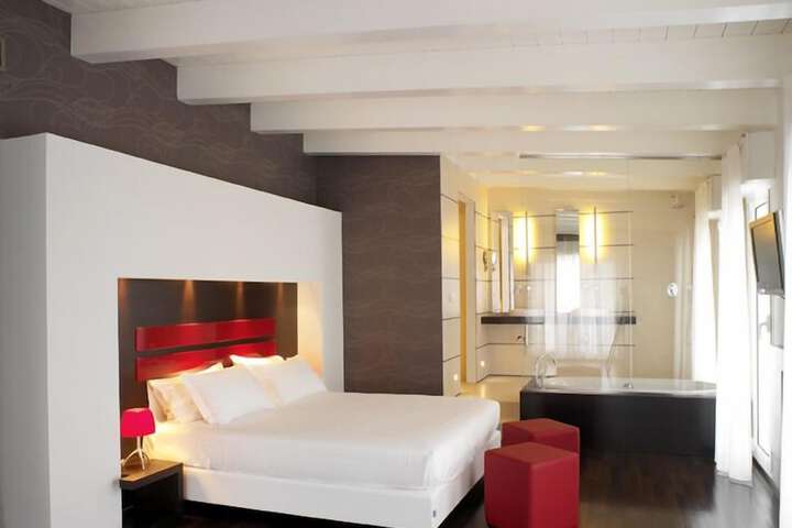 Room 18 of 62