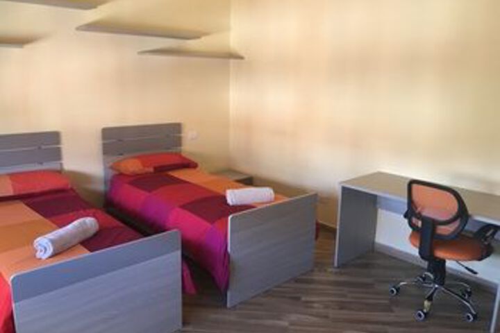 Room 10 of 18