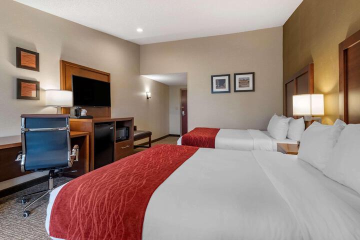 2 Queen Beds (3 of 12)