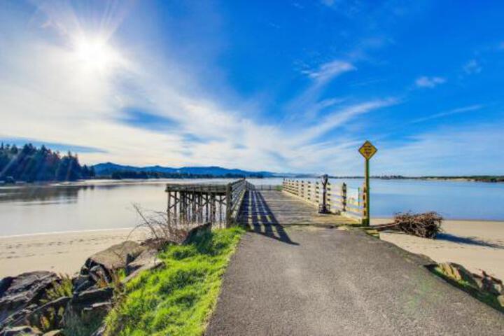 Bay Cottage in Lincoln City, OR