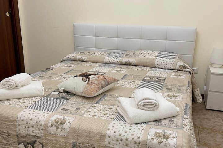 Room 5 of 8