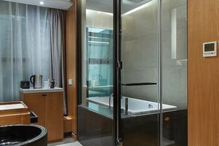 Room 3 of 8
