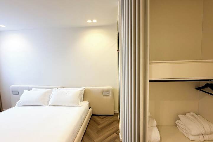 Room 49 of 104