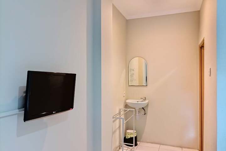Room 12 of 33