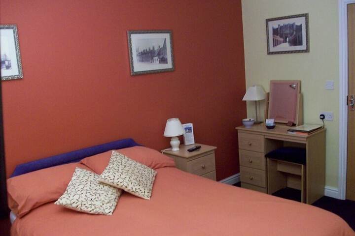 Room 2 of 16