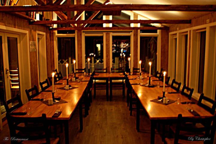 Dining 31 of 52