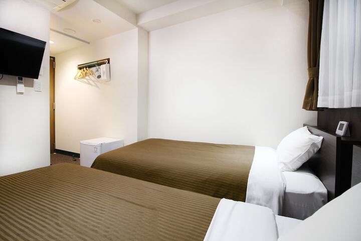 Room 16 of 37