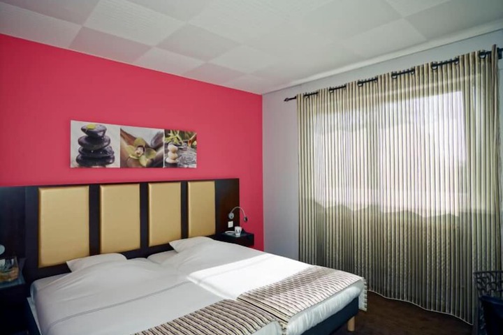 Room 13 of 40