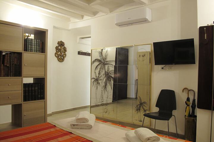 Room 45 of 142