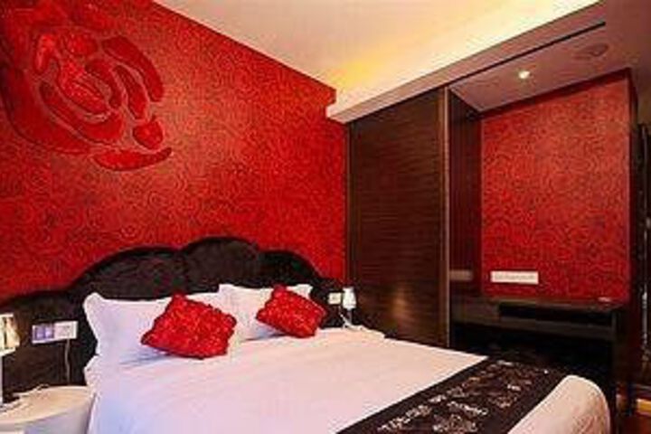 Room 8 of 37