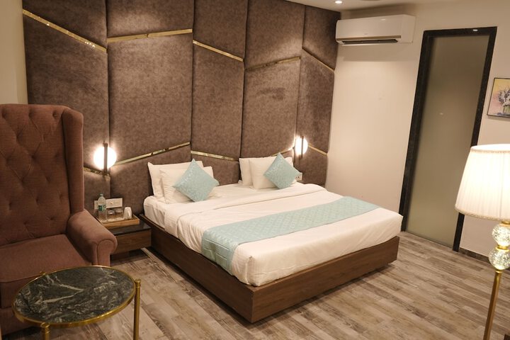 Room 17 of 49