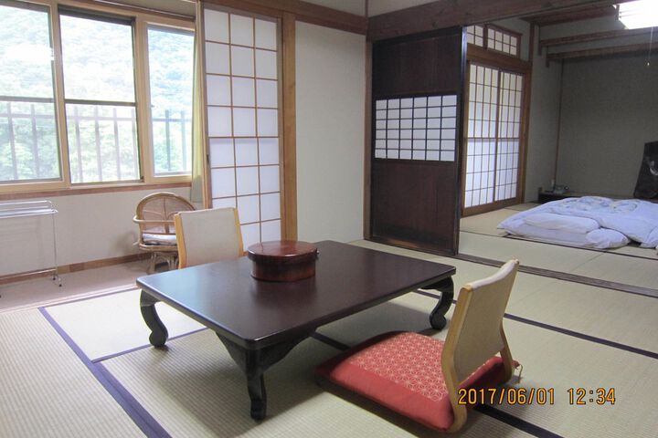 Room 14 of 48