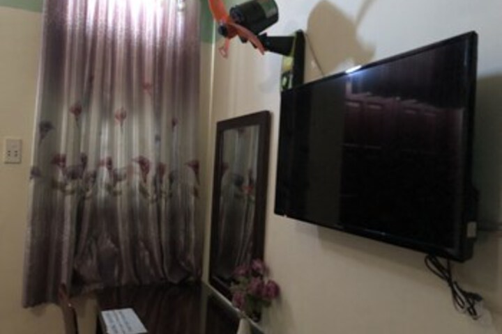 Room 6 of 8