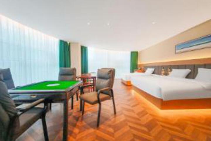 Room 8 of 9