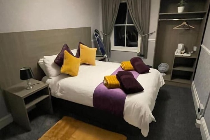 Room 5 of 27