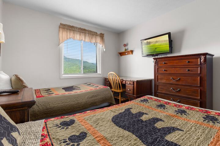 Room 13 of 102