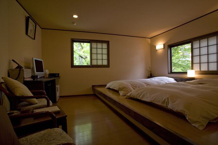 Room 9 of 90