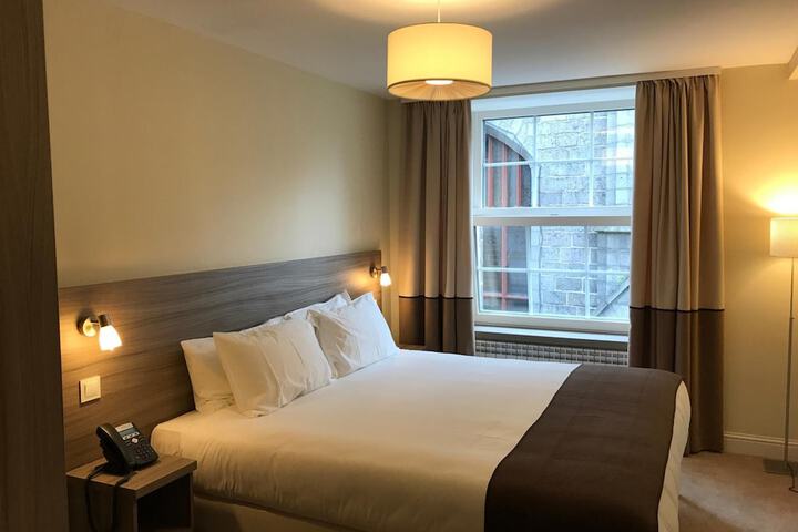 Room 8 of 36