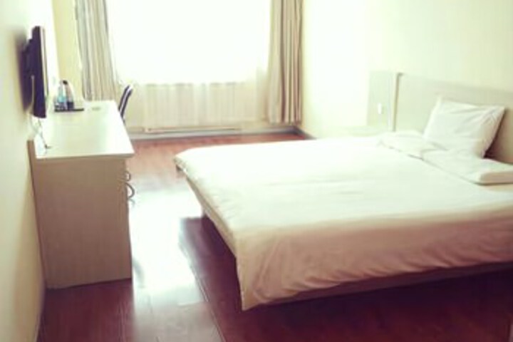 Room 5 of 8