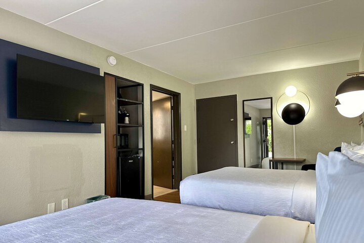 2 Queen Beds Deluxe Room (5 of 11)