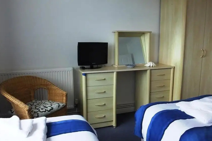 Room 5 of 15