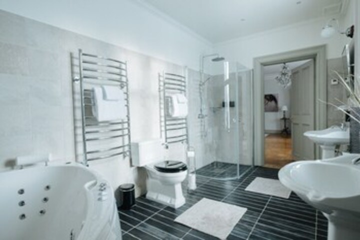 Room 2 of 115