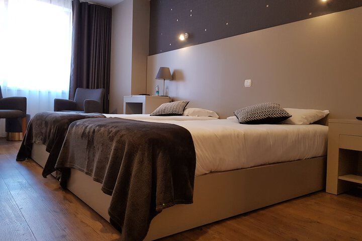 Room 10 of 37