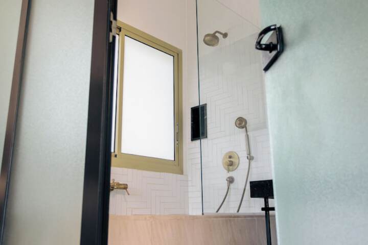 Room 15 of 27