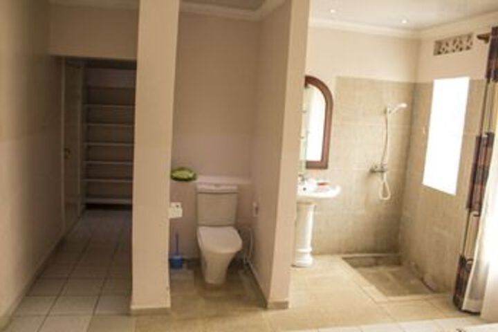 Room 5 of 77