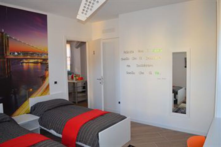 Room 33 of 61