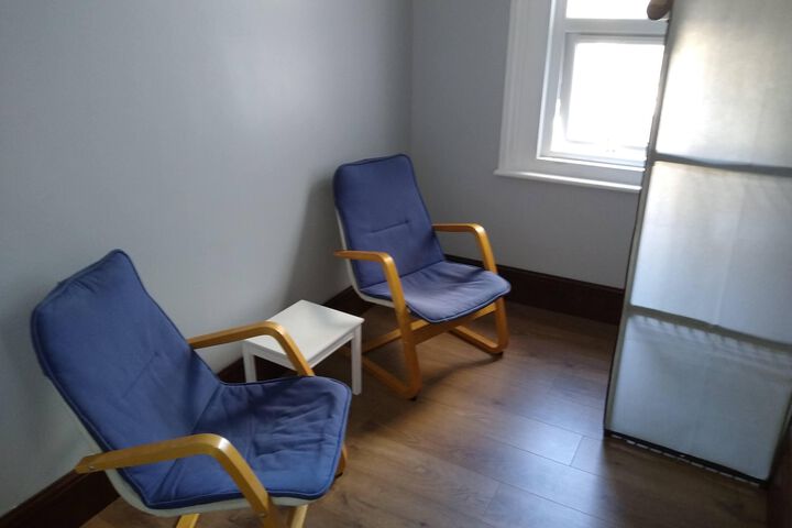 Room 4 of 8