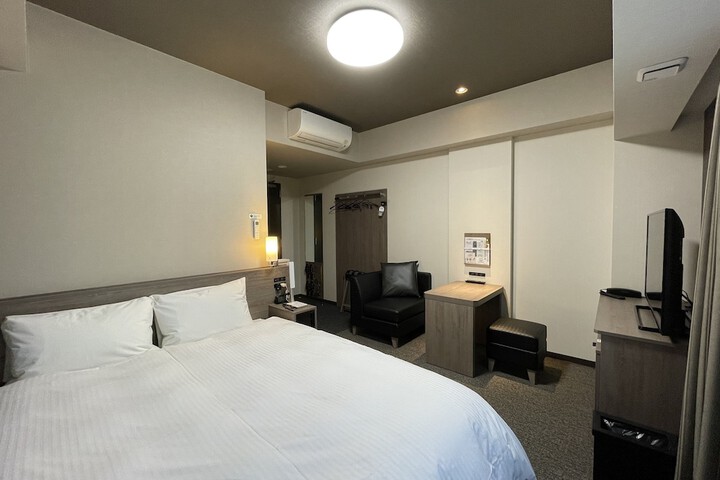 Room 5 of 38
