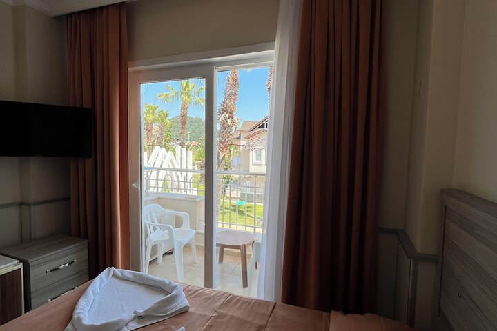 Room 6 of 48