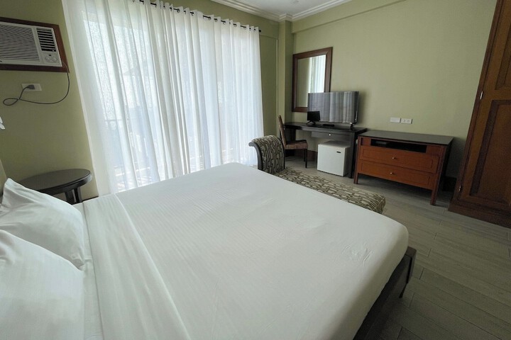 Room 35 of 70