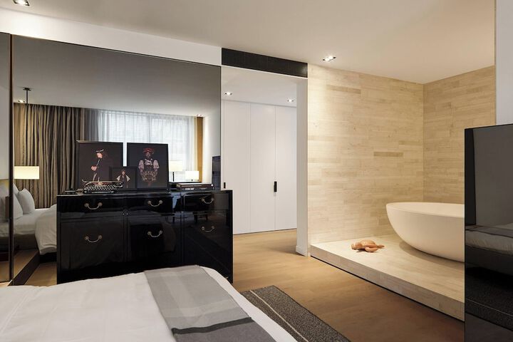 Room 18 of 107